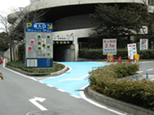 大阪駅前地下駐車場